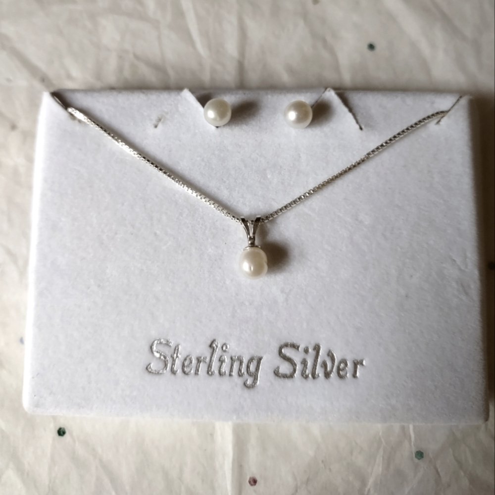 Pearl necklace/earring set sterling silver NWOT